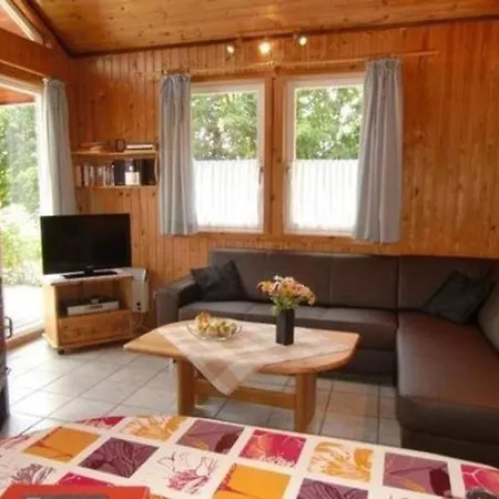 Mara Fuer 5 Personen Mit Sauna Und Kaminofen Am Waldrand Vom Prázdninový dům